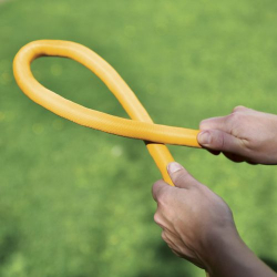 PACK - Ensemble raccords + tuyau d'arrosage extensible de 7,5m SUPERHOZE + Porte tuyau d’arrosage mural - HOZELOCK